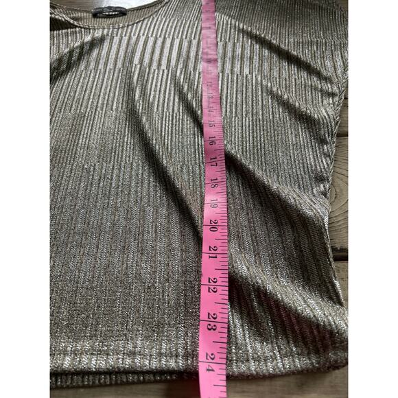 Kim & Cami size M gold metallic dolman sleeve blouse slinky shimmer short slv - Picture 6 of 7